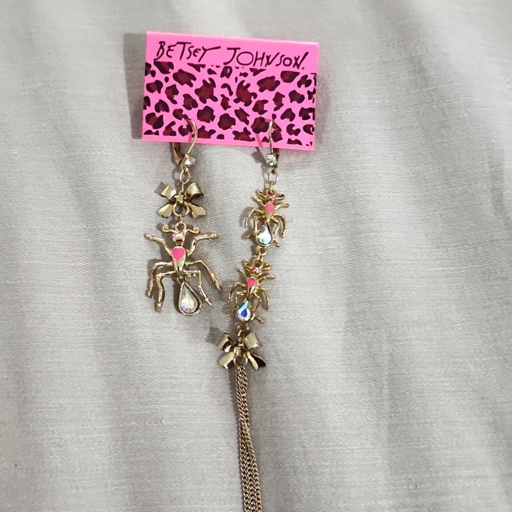BETSEY JOHNSON FASHION SPIDER STUD EARRINGS